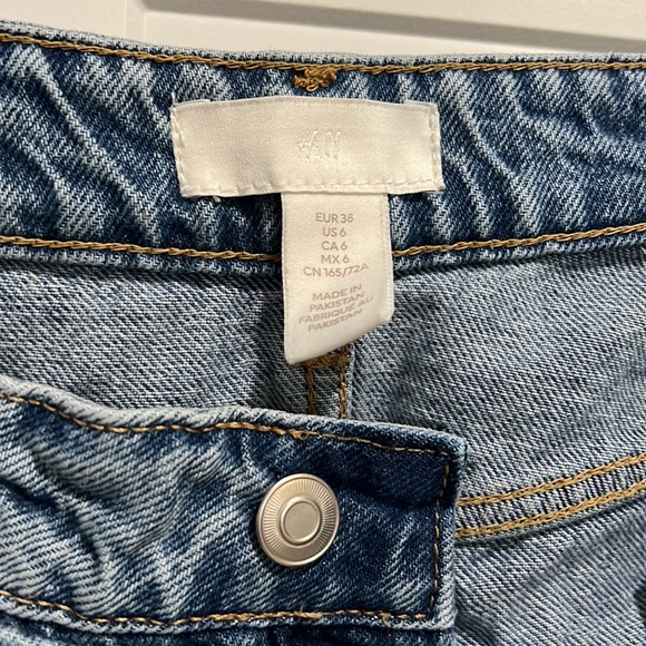 H&M straight ripped jeans, medium wash, size 6 - Picture 2 of 3